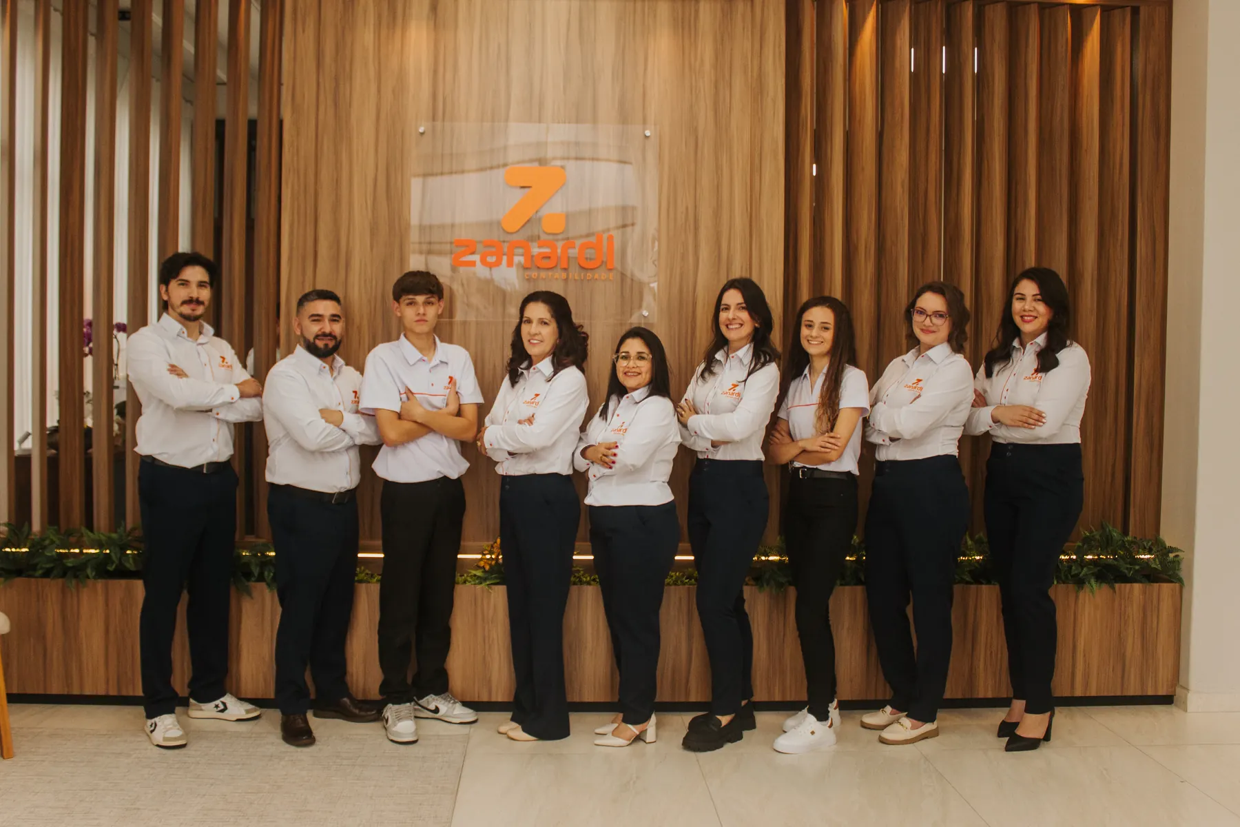 Equipe da Zanardi Contabilidade no novo escritório em Guarapuava